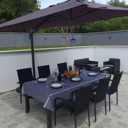 Apartment In Park Forest Soline Near The Sea