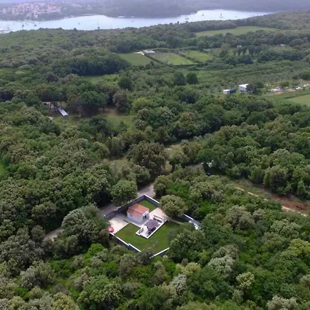 In Park Forest Soline Near The Sea Apartment